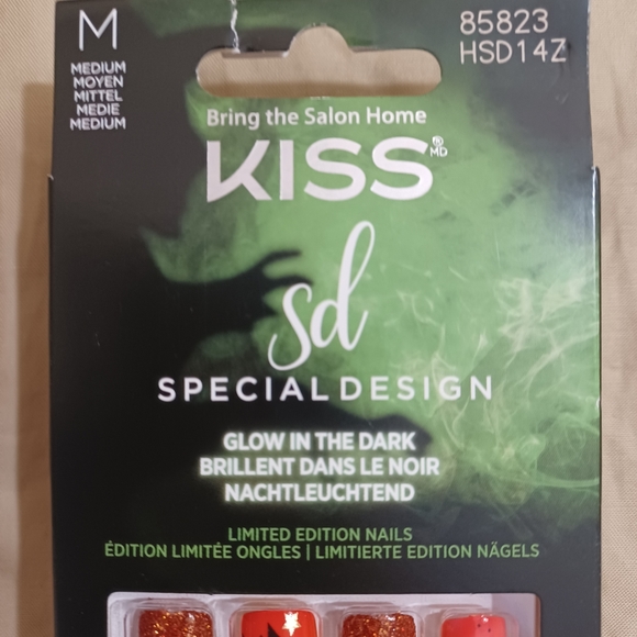 Kiss Nails Glow in the Dark Halloween Glue-on 7-day Wear Nails Medium Length New - Picture 5 of 5